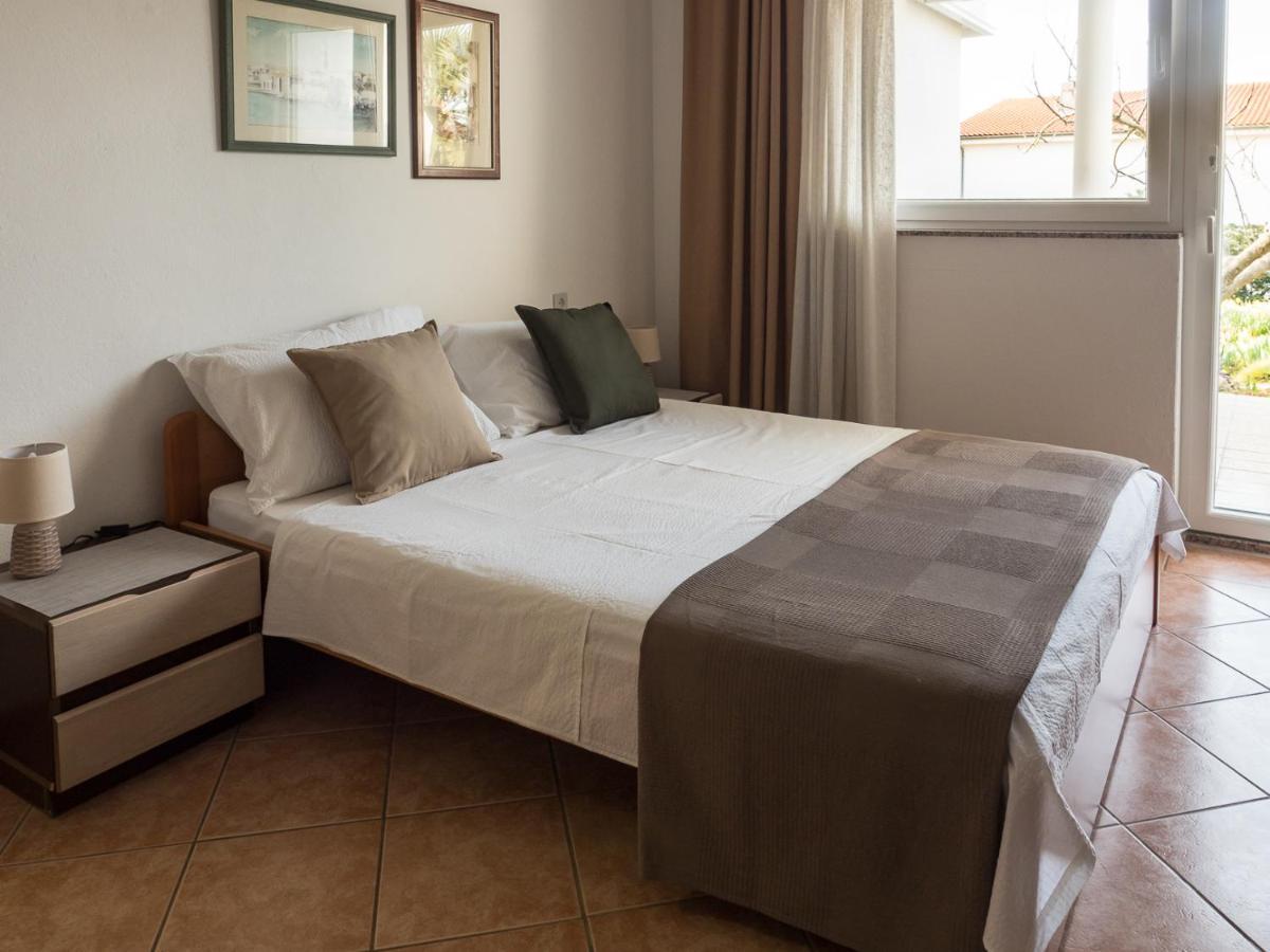 Apartments Summer Bloom Krk Town Exterior foto
